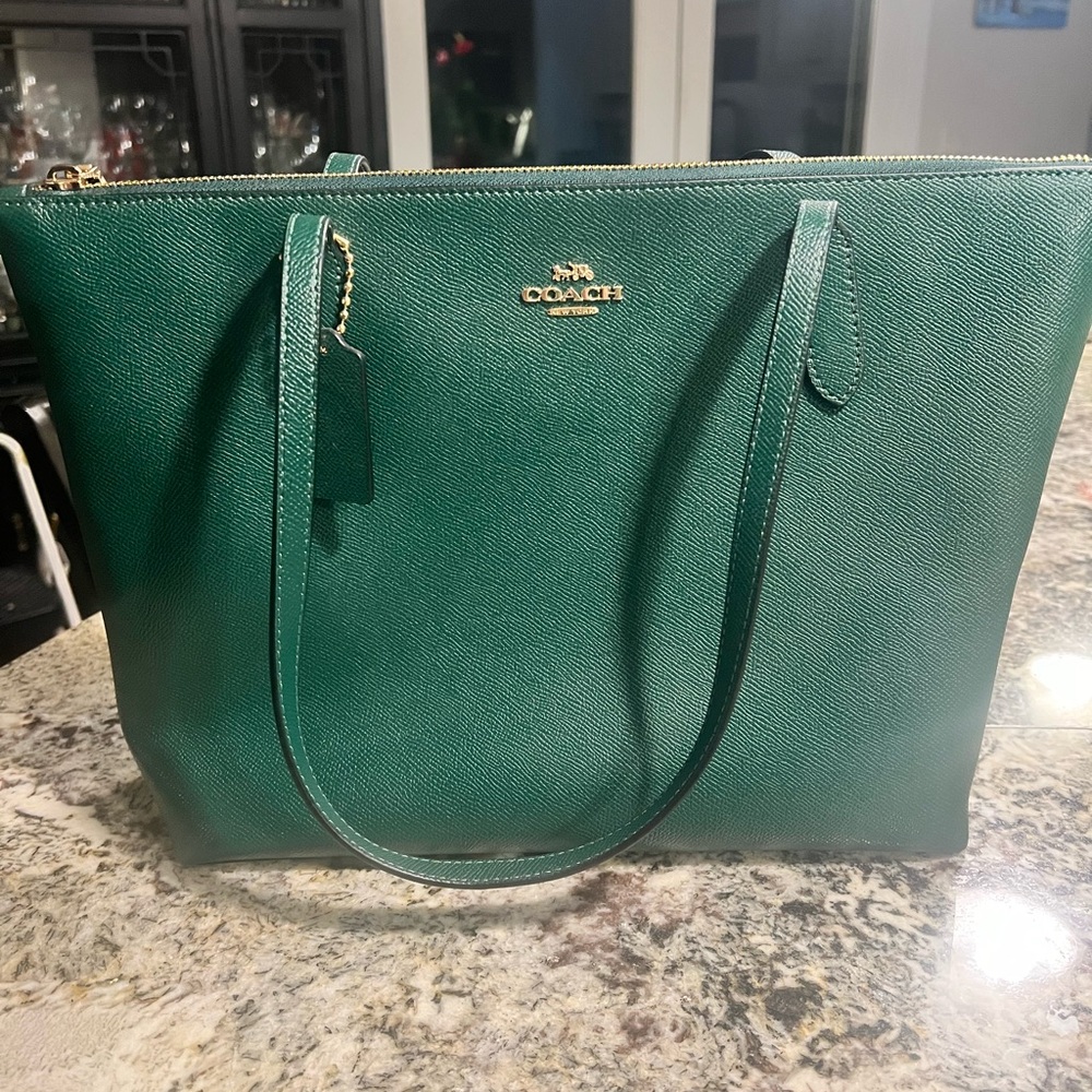Coach purse Cross grain zip tote in pine